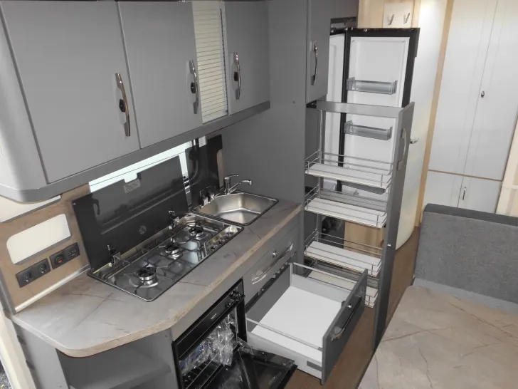 Fahrzeugbild Hobby De Luxe 545 KMF 3 stöckig Backofen Autark uvm #13