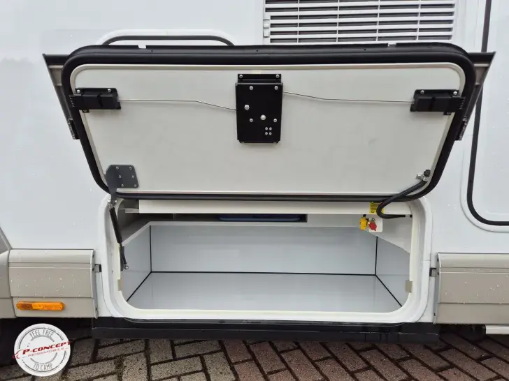 Fahrzeugbild Carthago chic c-line I 4.9 LE L Mercedes-TV-TecTower #10