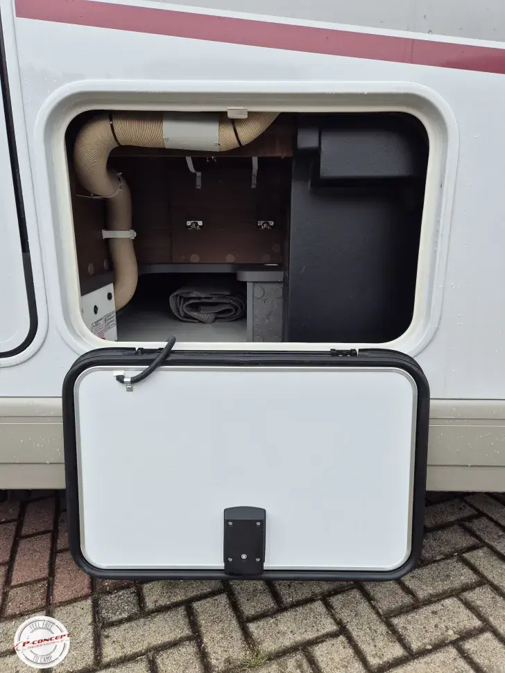 Fahrzeugbild Carthago chic c-line I 4.9 LE L Mercedes-TV-TecTower #11