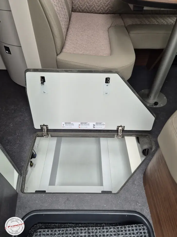 Fahrzeugbild Carthago chic c-line I 4.9 LE L Mercedes-TV-TecTower #13