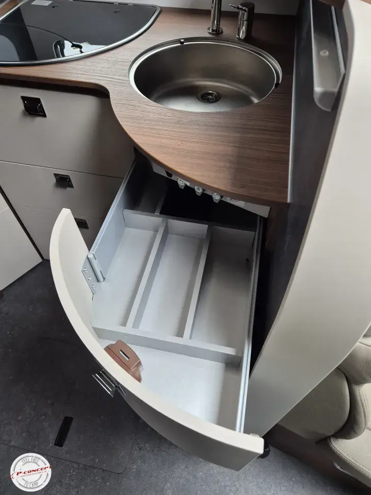 Fahrzeugbild Carthago chic c-line I 4.9 LE L Mercedes-TV-TecTower #21