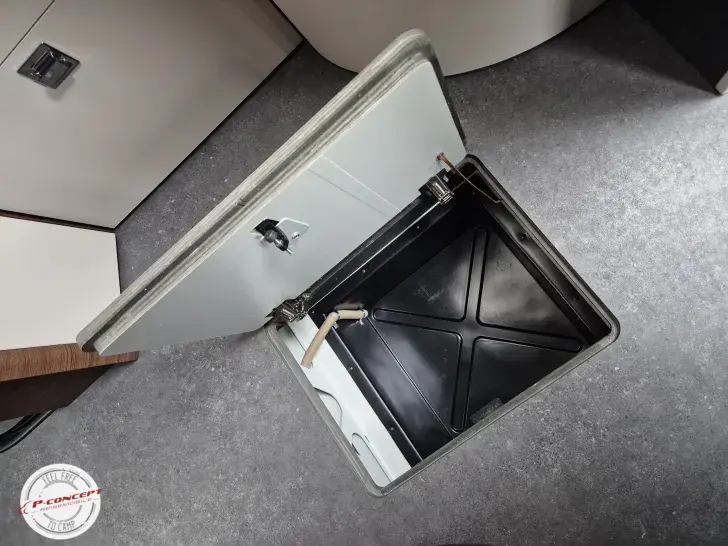 Fahrzeugbild Carthago chic c-line I 4.9 LE L Mercedes-TV-TecTower #22