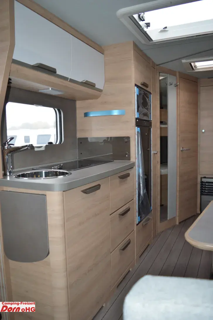Fahrzeugbild Knaus Südwind 580 QS Black Selection Kühlschrank 177 Liter #11