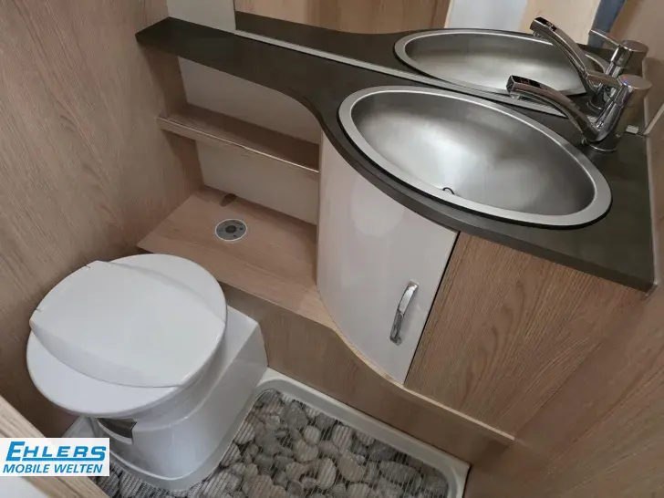 Fahrzeugbild Hymer Eriba Eriba Living 525 Stockbetten/Mover/Markise/TV/1700kg #24