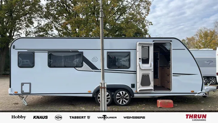 Seitlich Knaus Südwind 650 PXB Black Selection *2027*DuoControl