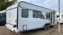Schräg Hinten Knaus Südwind 650 PXB Black Selection *2027*DuoControl