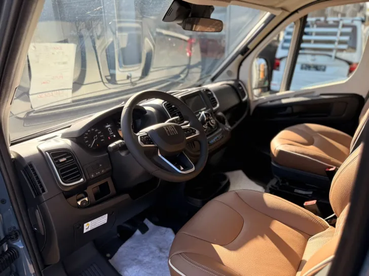 Fahrzeugbild Bürstner TD 690 B66 AT+Leder+Combi 6DE+Sunroof+Kamera+ #8