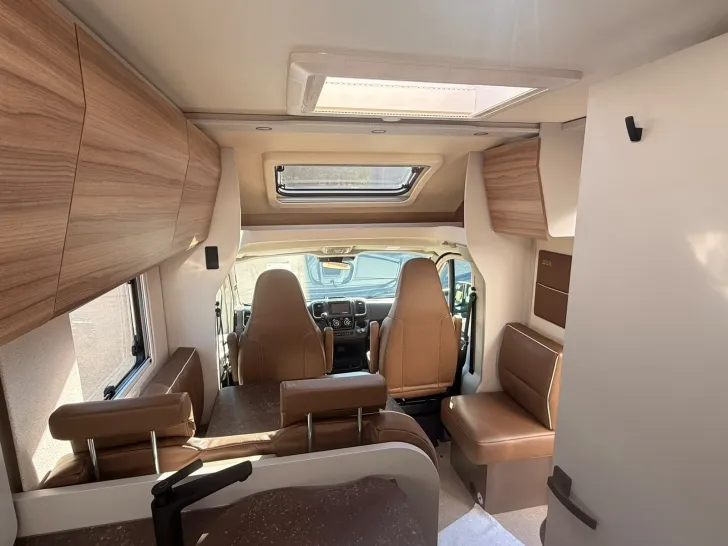 Fahrzeugbild Bürstner TD 690 B66 AT+Leder+Combi 6DE+Sunroof+Kamera+ #23