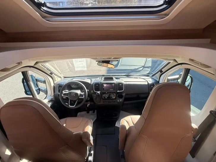 Fahrzeugbild Bürstner TD 690 B66 AT+Leder+Combi 6DE+Sunroof+Kamera+ #24