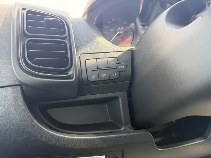 Fahrzeugbild Sunlight VAN V 60 #24