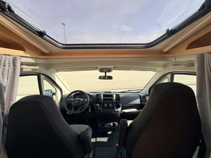 Fahrzeugbild Sunlight VAN V 60 #25