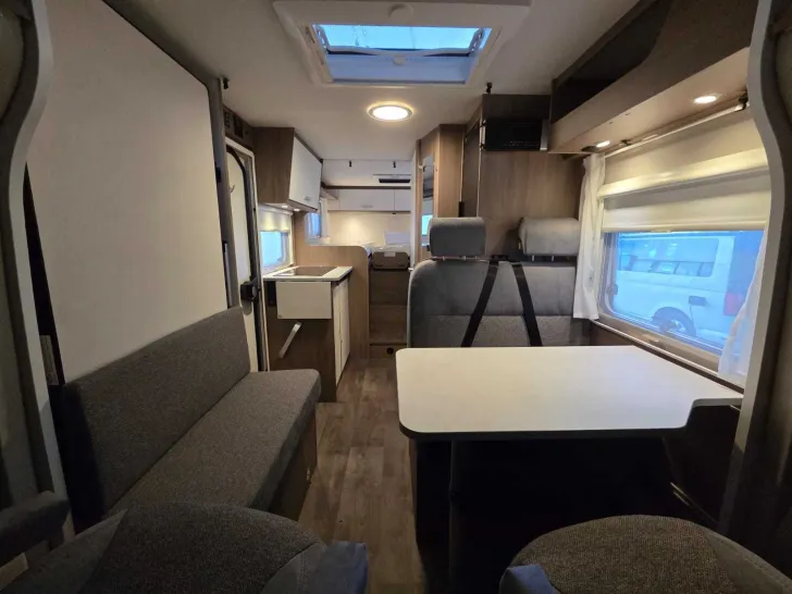 Fahrzeugbild Carado V 347 3,5T 140Pro+Clever Lift Bett+Solar+Combi6E #14