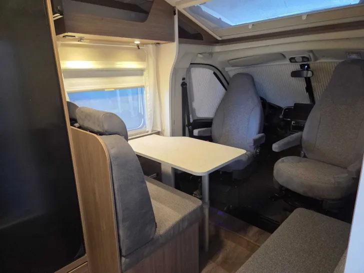Fahrzeugbild Carado V 347 3,5T 140Pro+Clever Lift Bett+Solar+Combi6E #15