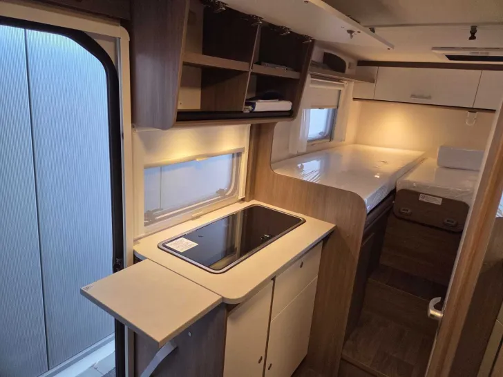Fahrzeugbild Carado V 347 3,5T 140Pro+Clever Lift Bett+Solar+Combi6E #17