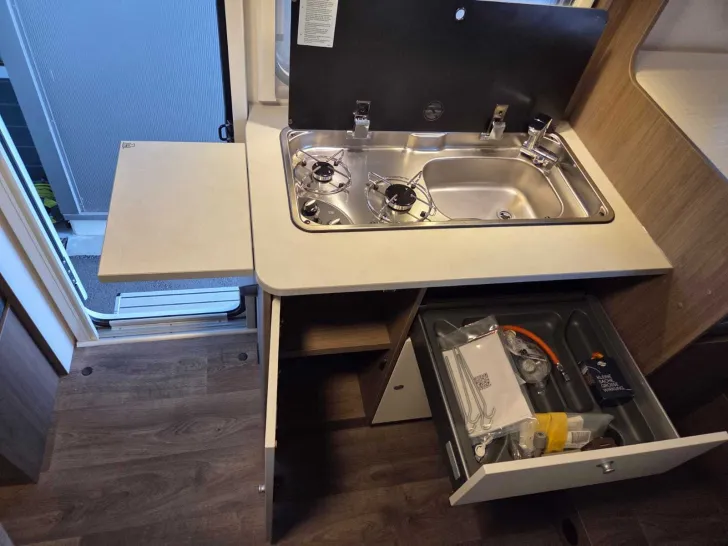Fahrzeugbild Carado V 347 3,5T 140Pro+Clever Lift Bett+Solar+Combi6E #18
