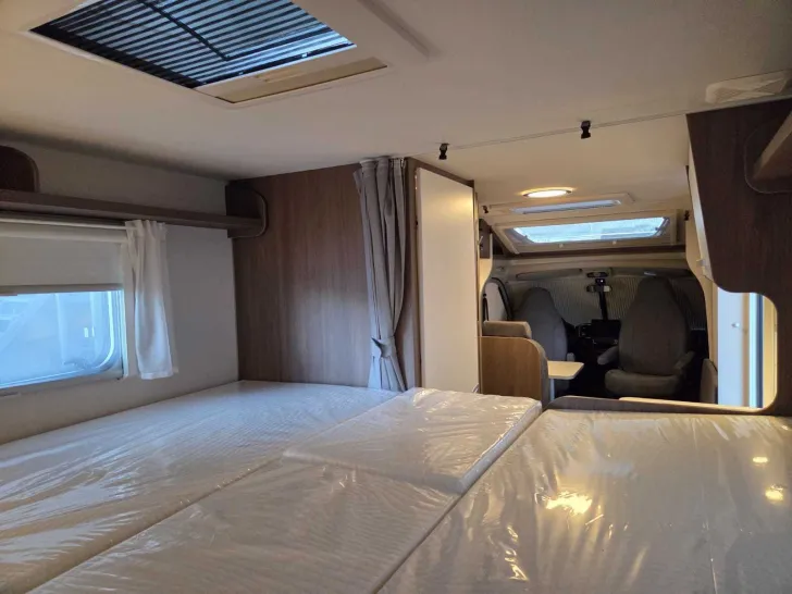 Fahrzeugbild Carado V 347 3,5T 140Pro+Clever Lift Bett+Solar+Combi6E #23