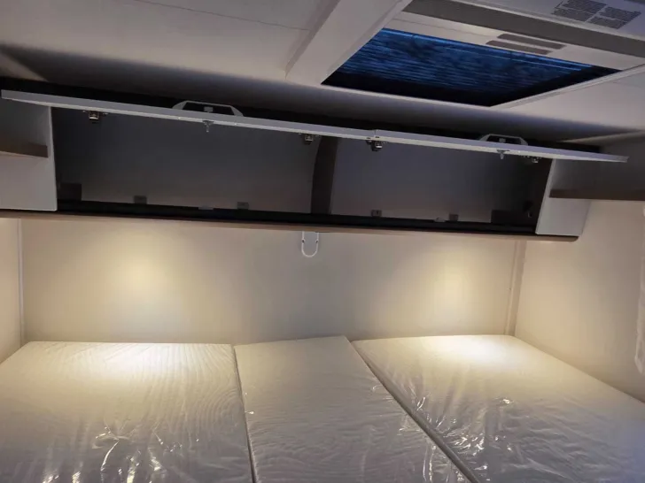 Fahrzeugbild Carado V 347 3,5T 140Pro+Clever Lift Bett+Solar+Combi6E #24