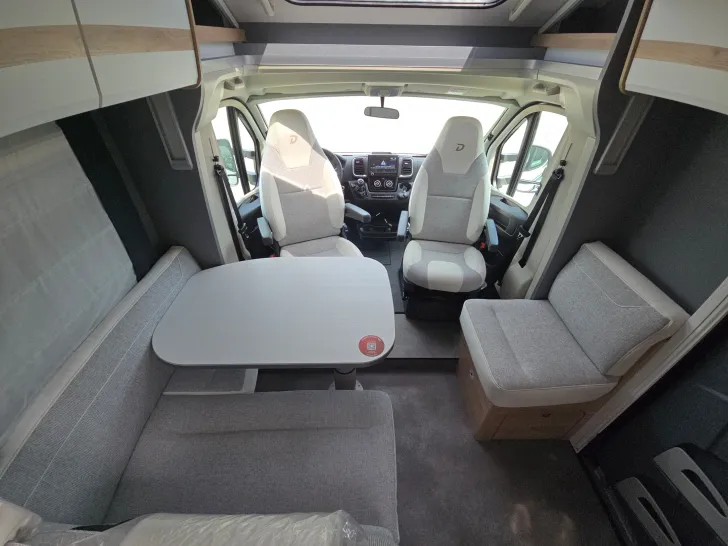 Fahrzeugbild Glücksmobil TEILINTEGRIERTE 741 EB Dethleffs Just Camp T6812 EB #25