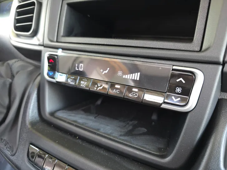 Fahrzeugbild Pössl D-Line Trenta 600 #33