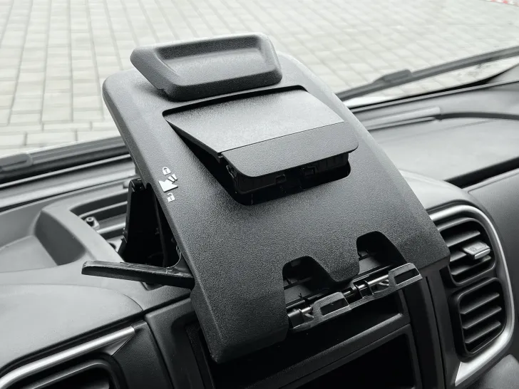 Fahrzeugbild Pössl D-Line 2Win R Plus #36