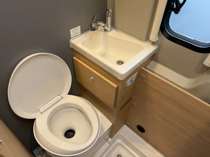 Fahrzeugbild Pössl D-Line Trenta 640 #23