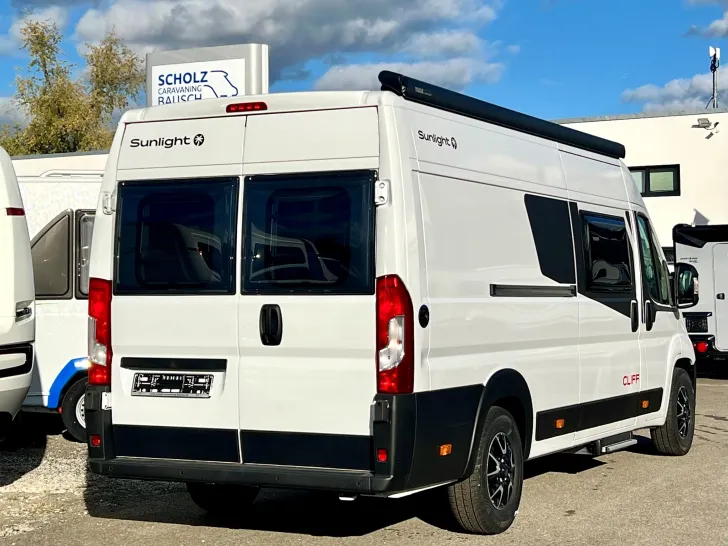 Fahrzeugbild Sunlight Camper Van CLIFF 640 Root *Parksensoren+16"Alu+Markise #3