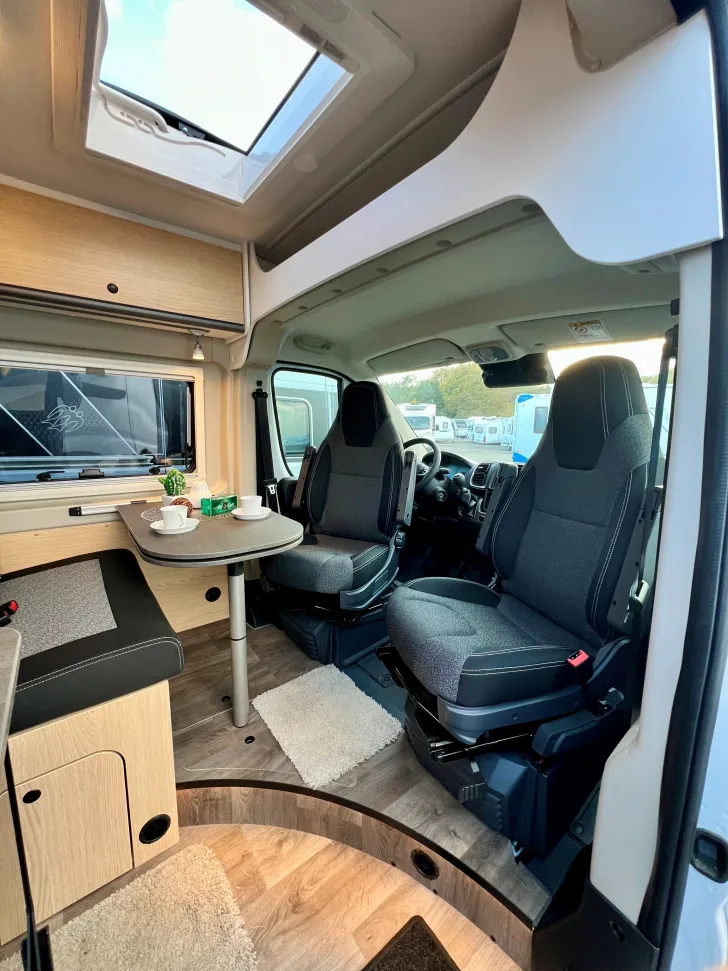 Fahrzeugbild Sunlight Camper Van CLIFF 640 Root *Parksensoren+16"Alu+Markise #8
