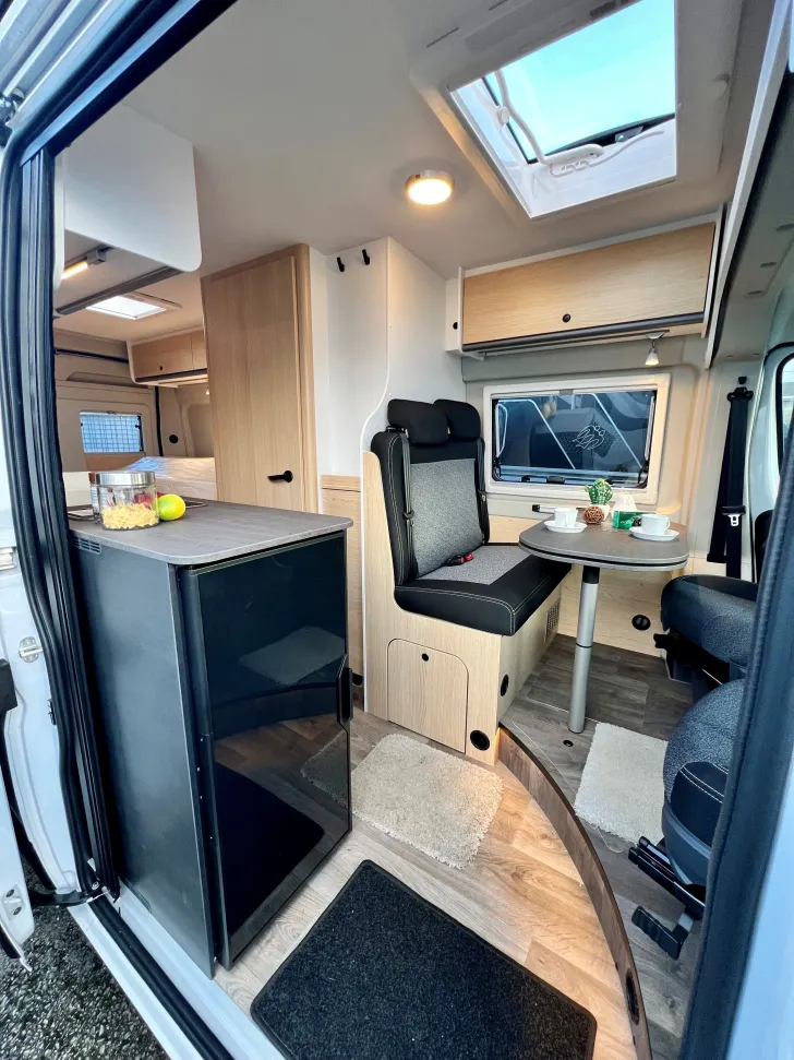 Fahrzeugbild Sunlight Camper Van CLIFF 640 Root *Parksensoren+16"Alu+Markise #9