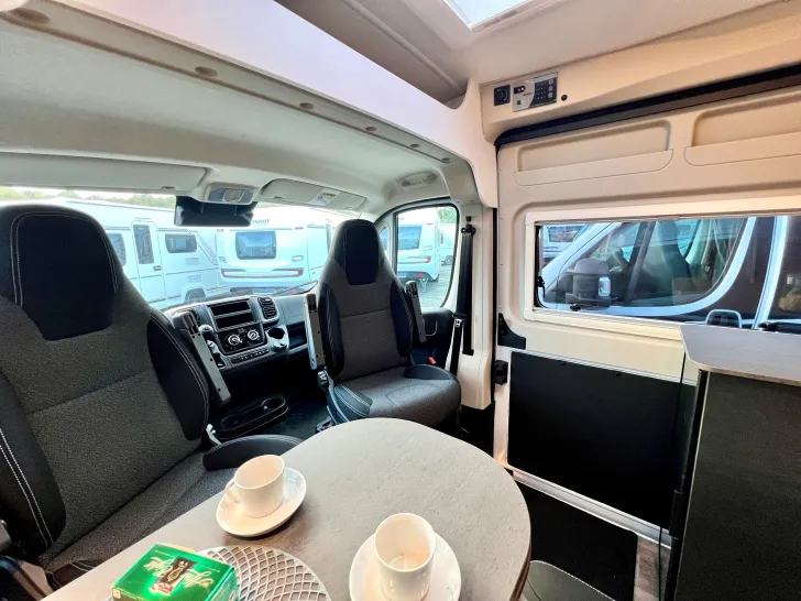Fahrzeugbild Sunlight Camper Van CLIFF 640 Root *Parksensoren+16"Alu+Markise #20