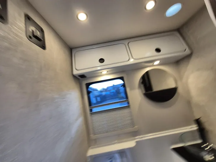 Fahrzeugbild Rimor Kilig 9 6 Gurtplätze/3500kg/Automatik/Solar #12
