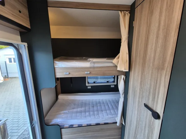 Fahrzeugbild Rimor Kilig 9 6 Gurtplätze/3500kg/Automatik/Solar #13