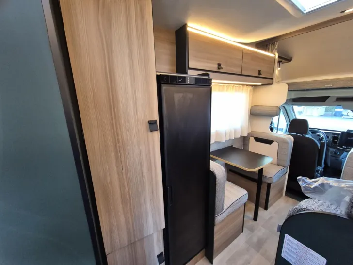 Fahrzeugbild Rimor Kilig 9 6 Gurtplätze/3500kg/Automatik/Solar #16