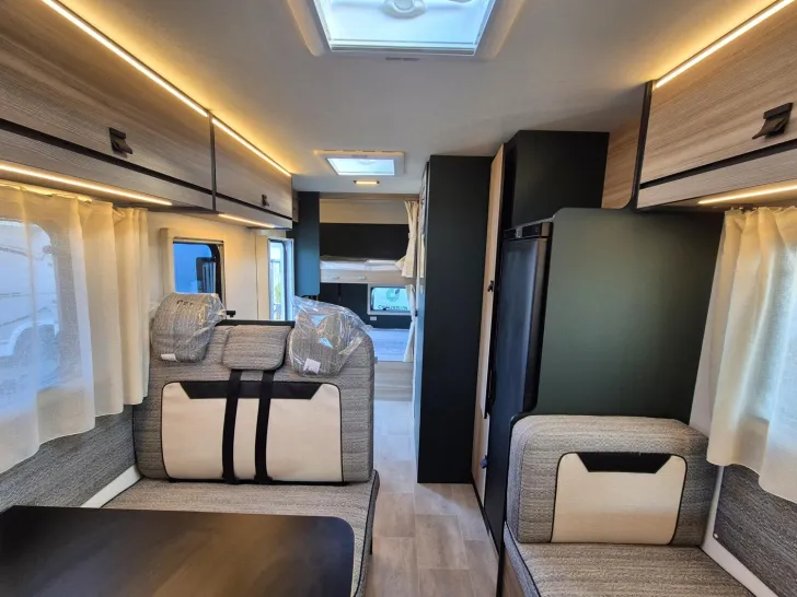 Fahrzeugbild Rimor Kilig 9 6 Gurtplätze/3500kg/Automatik/Solar #19