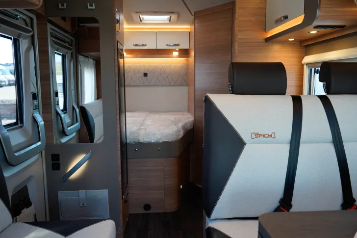 Fahrzeugbild Weinsberg CaraSuite EDITION SPICY 650 MF Hubbett | Automatik | 5 Plätze #8