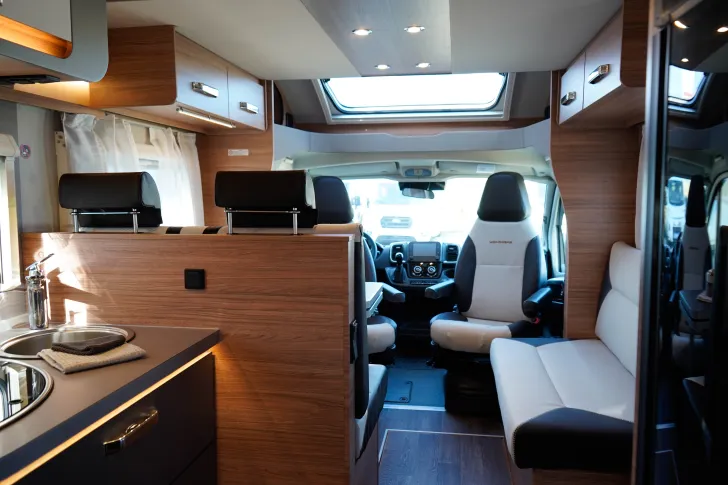 Fahrzeugbild Weinsberg CaraSuite EDITION SPICY 650 MF Hubbett | Automatik | 5 Plätze #9