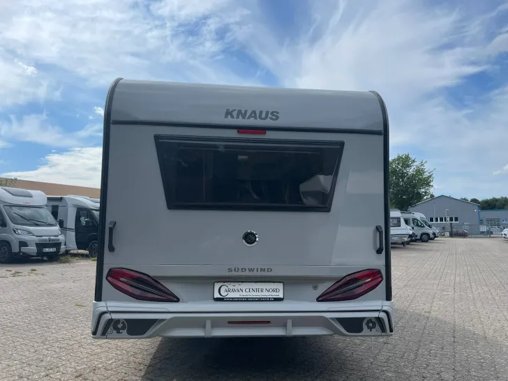Fahrzeugbild Knaus Südwind 460 EU Black Selection +ABVERKAUF+ #4