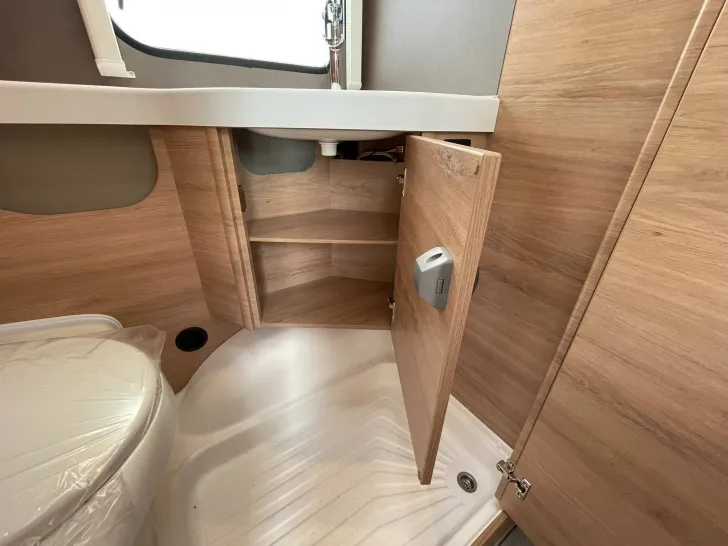 Fahrzeugbild Knaus Südwind 460 EU Black Selection +ABVERKAUF+ #35