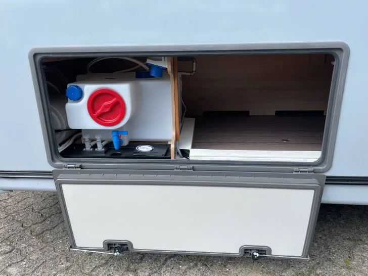Fahrzeugbild Knaus Südwind 460 EU Black Selection +ABVERKAUF+ #48